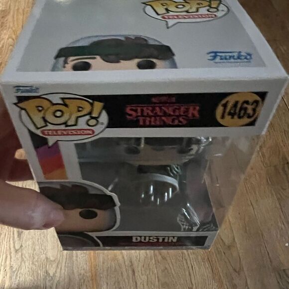 1 LEFT! Funko Pop Stranger Things DUSTIN ready to battler vecna Vinyl Figure - Picture 5 of 7